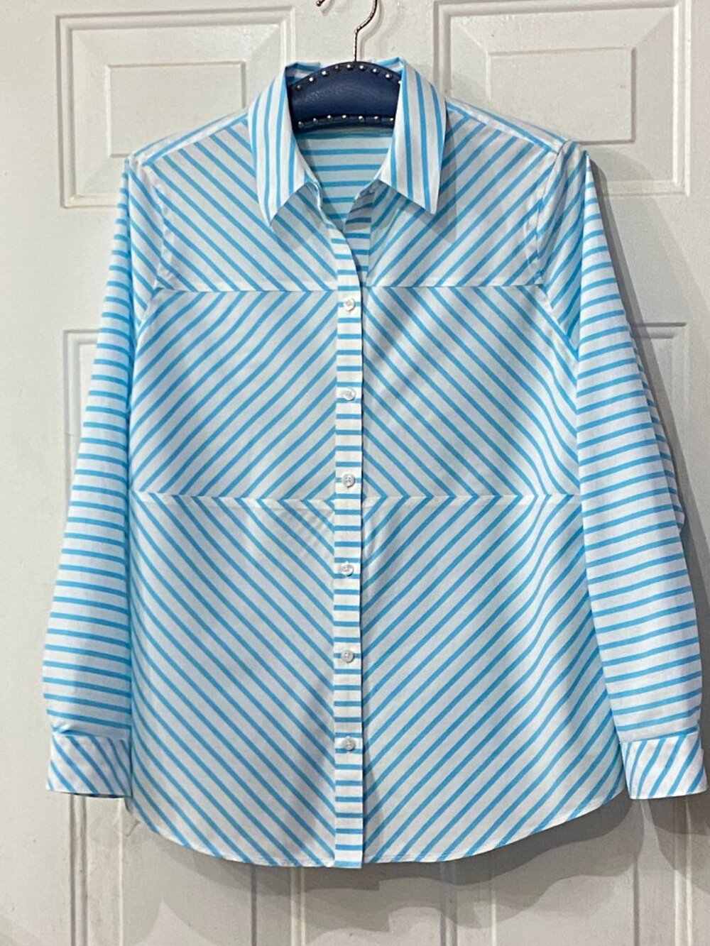 Chico's No-Iron Sz 1 (M) Blouse Shirt Tunic Long Sleeve White/Turquoise Striped